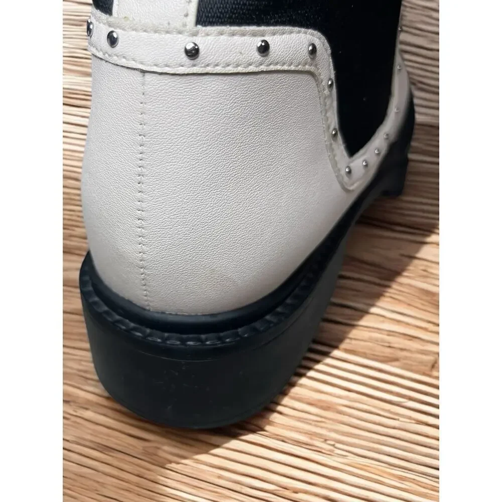 Coach these women’s